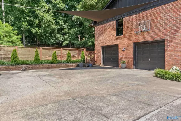 8124 Hickory Hill Lane SE, Huntsville, AL 35802