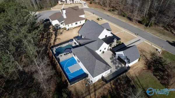 112 Bishop Bend Drive, Huntsville, AL 35806