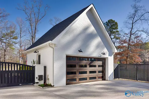 112 Bishop Bend Drive, Huntsville, AL 35806