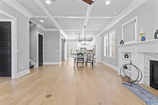 94 Hillcrest Avenue NW, Huntsville, AL 35806