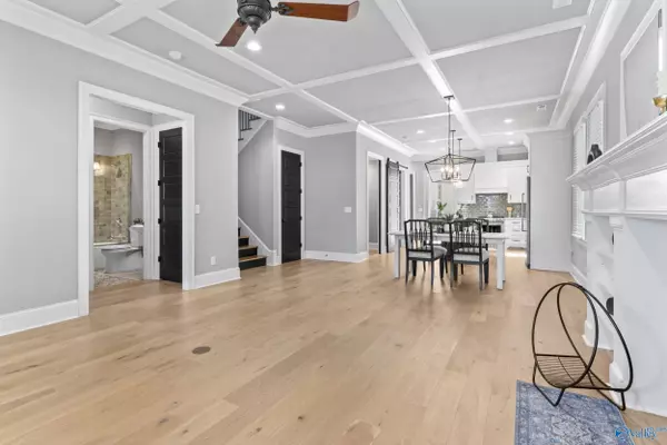 94 Hillcrest Avenue NW, Huntsville, AL 35806