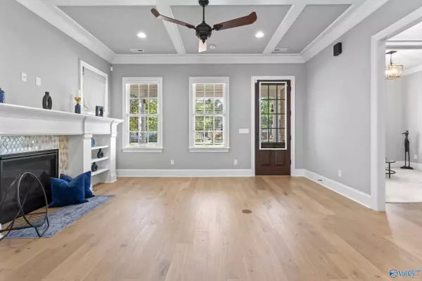 94 Hillcrest Avenue NW, Huntsville, AL 35806