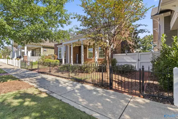 94 Hillcrest Avenue NW, Huntsville, AL 35806