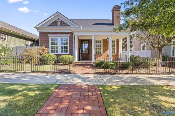 94 Hillcrest Avenue NW, Huntsville, AL 35806