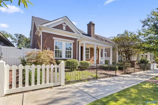 94 Hillcrest Avenue NW, Huntsville, AL 35806