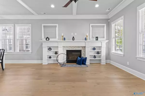 94 Hillcrest Avenue NW, Huntsville, AL 35806