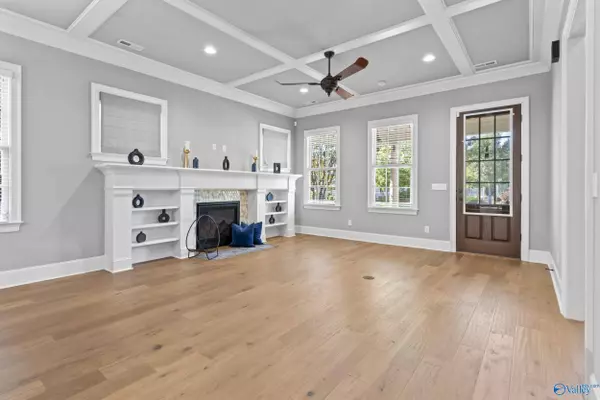 94 Hillcrest Avenue NW, Huntsville, AL 35806