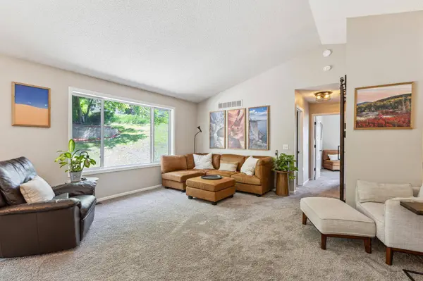 805 Natalie DR, Buffalo, MN 55313