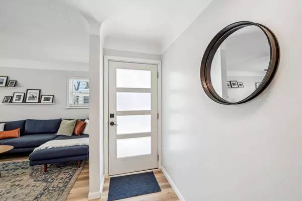 629 Park Valley DR E, Hopkins, MN 55343