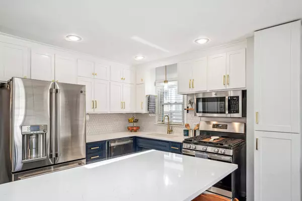 629 Park Valley DR E, Hopkins, MN 55343