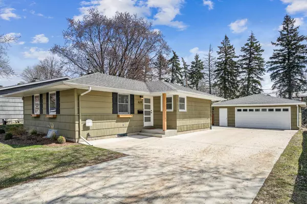 629 Park Valley DR E, Hopkins, MN 55343