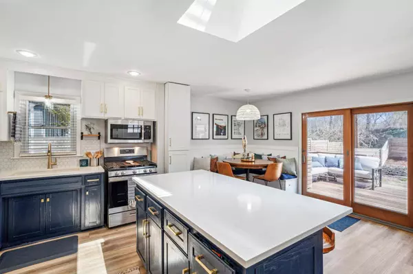 629 Park Valley DR E, Hopkins, MN 55343