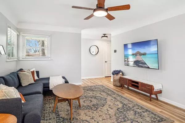 629 Park Valley DR E, Hopkins, MN 55343