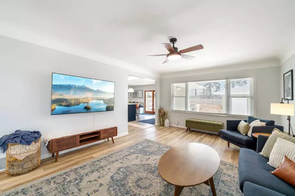 629 Park Valley DR E, Hopkins, MN 55343