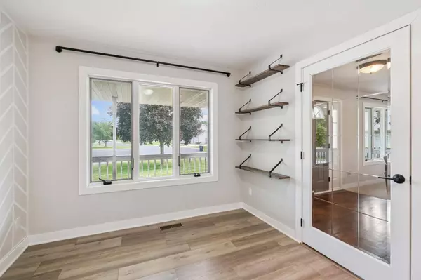 908 Horizon CIR, Belle Plaine, MN 56011