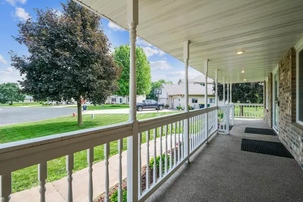 908 Horizon CIR, Belle Plaine, MN 56011