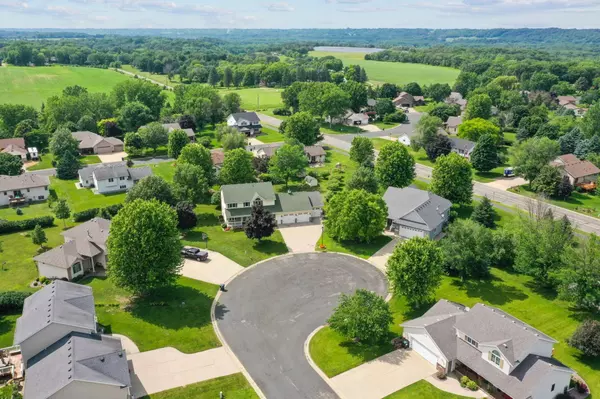 908 Horizon CIR, Belle Plaine, MN 56011