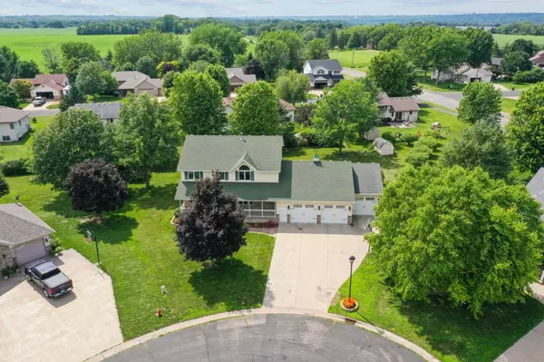 908 Horizon CIR, Belle Plaine, MN 56011