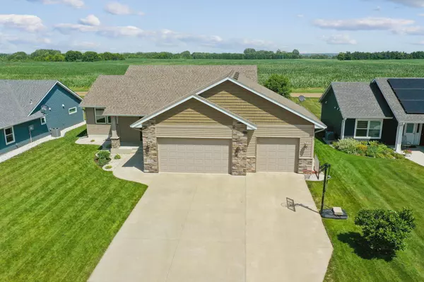 1381 Robert Creek Curve, Belle Plaine, MN 56011