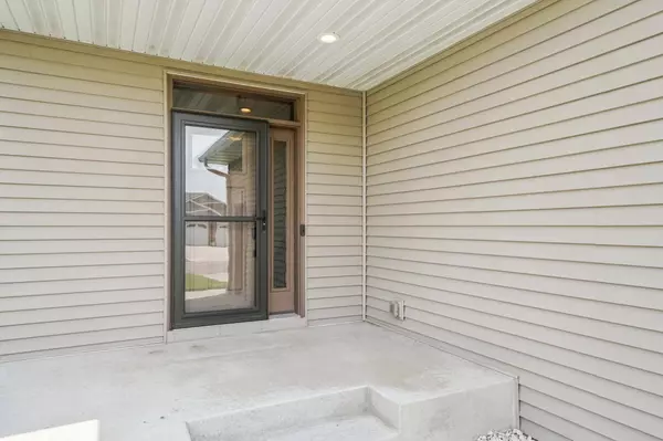 1381 Robert Creek Curve, Belle Plaine, MN 56011