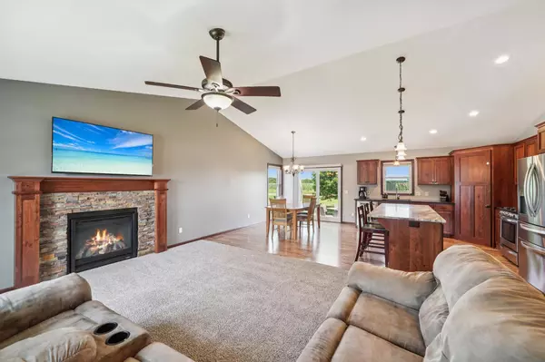 1381 Robert Creek Curve, Belle Plaine, MN 56011