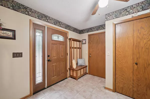 230 Hi Mae CIR, Lester Prairie, MN 55354