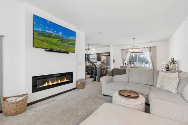 2574 Vierling DR E, Shakopee, MN 55379