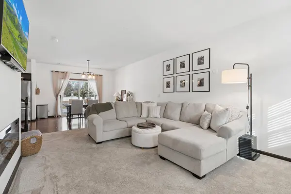 2574 Vierling DR E, Shakopee, MN 55379