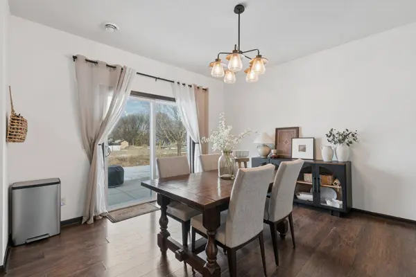 2574 Vierling DR E, Shakopee, MN 55379