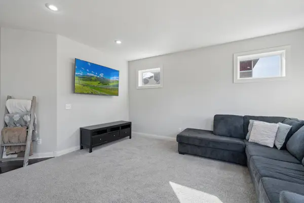 1832 Spring Creek DR, Carver, MN 55315