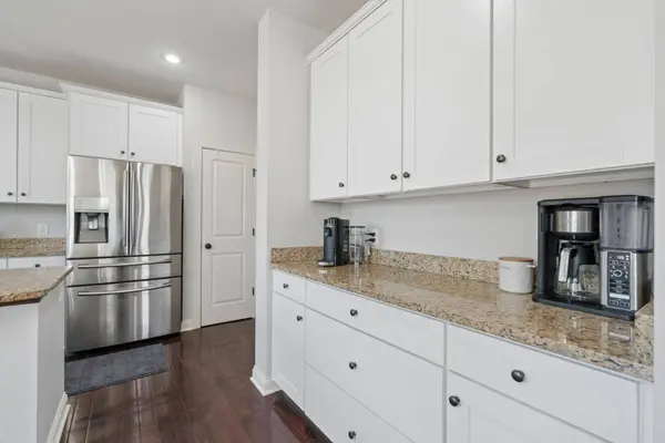 1832 Spring Creek DR, Carver, MN 55315