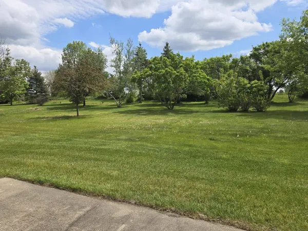 2126 Vierling DR E, Shakopee, MN 55379