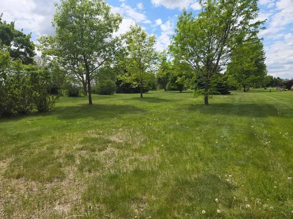 2126 Vierling DR E, Shakopee, MN 55379