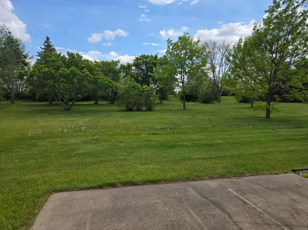 2126 Vierling DR E, Shakopee, MN 55379