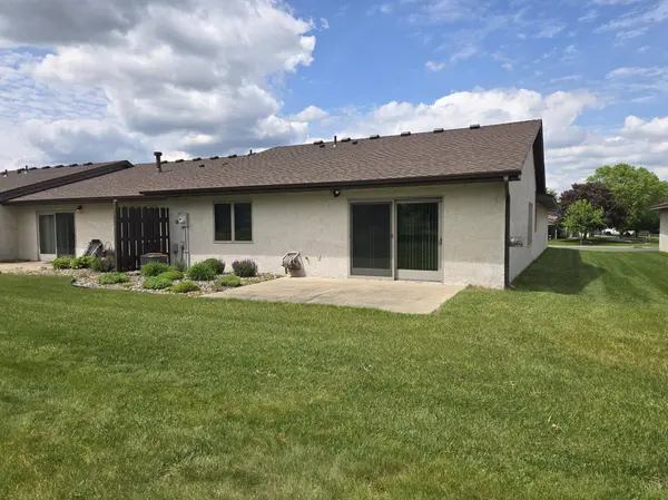 2126 Vierling DR E, Shakopee, MN 55379