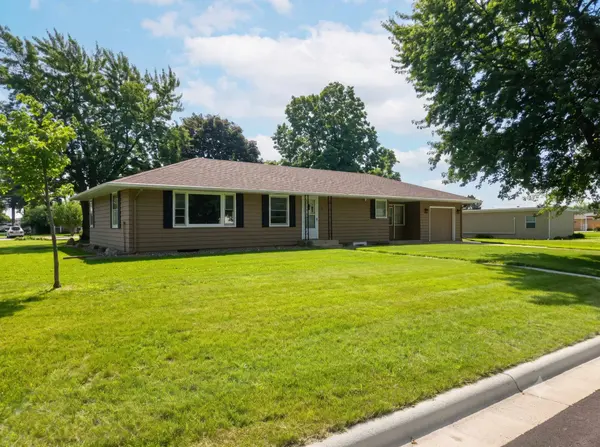 301 S Walnut ST, Belle Plaine, MN 56011