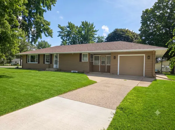 301 S Walnut ST, Belle Plaine, MN 56011