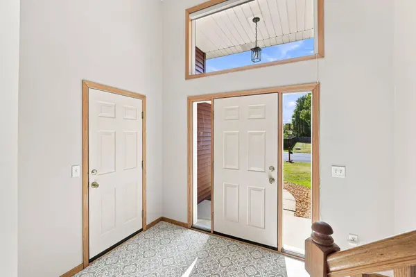 805 Daniel DR, Belle Plaine, MN 56011