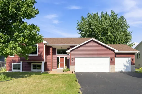 805 Daniel DR, Belle Plaine, MN 56011