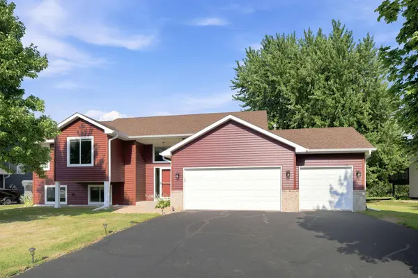 805 Daniel DR, Belle Plaine, MN 56011