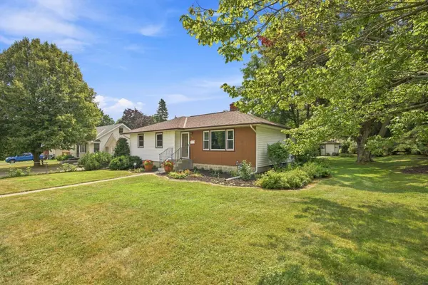 2464 Holloway AVE E, North Saint Paul, MN 55109