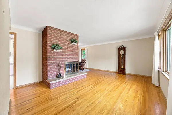 2464 Holloway AVE E, North Saint Paul, MN 55109