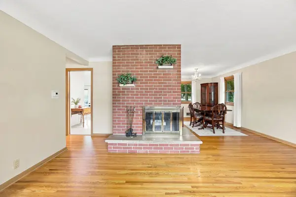 2464 Holloway AVE E, North Saint Paul, MN 55109