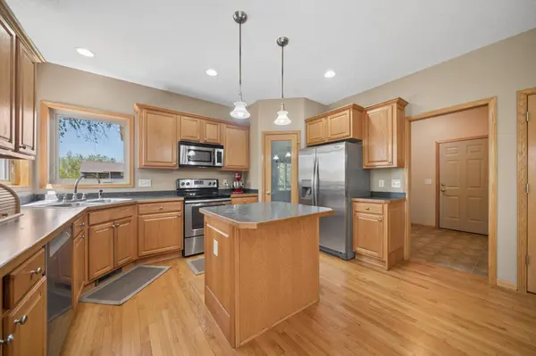 1017 Provence LN, Belle Plaine, MN 56011