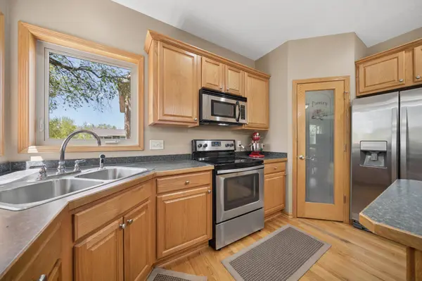 1017 Provence LN, Belle Plaine, MN 56011