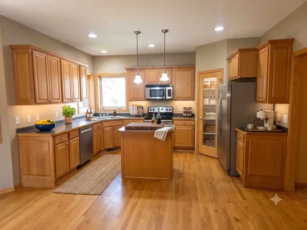 1017 Provence LN, Belle Plaine, MN 56011