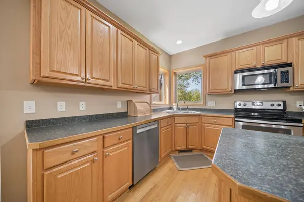 1017 Provence LN, Belle Plaine, MN 56011