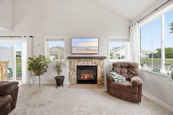 17530 Gillette WAY #7052, Lakeville, MN 55044