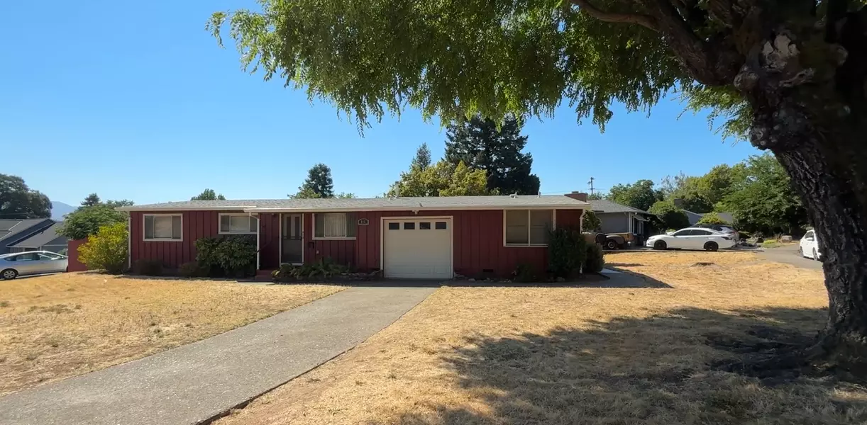 810 Mendocino Dr, Ukiah, CA 95482-5610