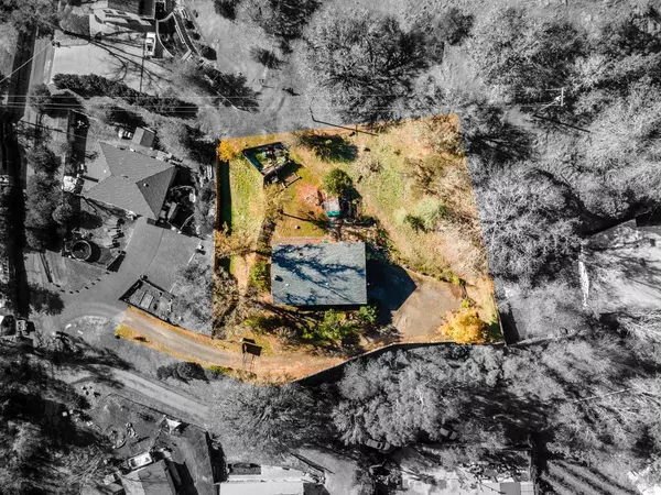 210 Bourbon LN, Ukiah, CA 95482